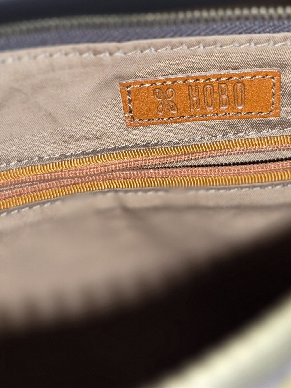 Hobo The Original Sable leather wristlet featuring a patchwork design in brown - Picture 5 of 12